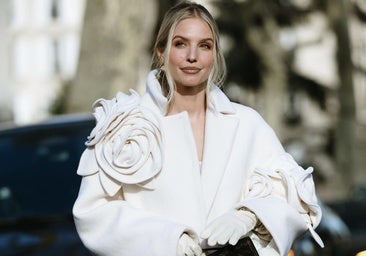 Es el color Pantone 2026: ideas elegantes para vestir de blanco en invierno